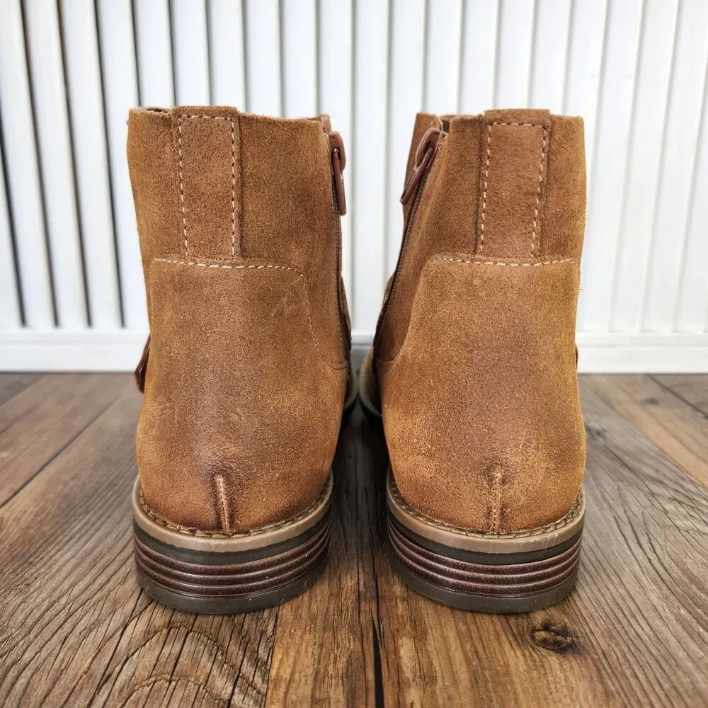 Clarks Camzin Loop Tan Suede Ankle Booties Womens Size 7.5 M Brown Country Boots